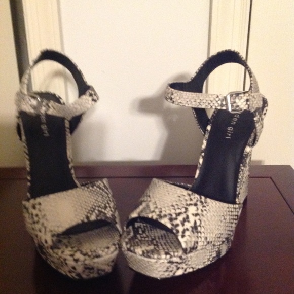 COPY - Steve Madden Heels - Picture 2 of 4